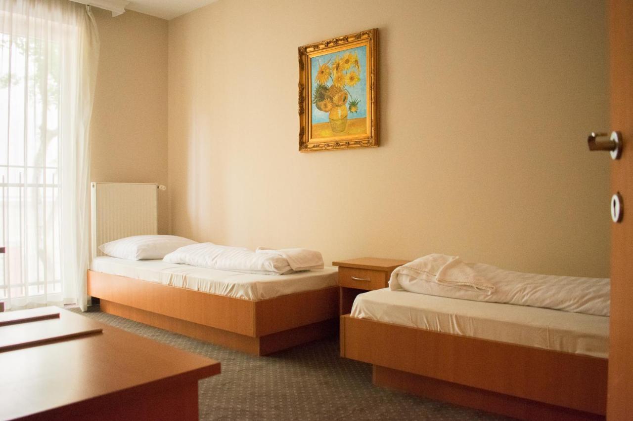 P4W Hotel Residence Szombathely Bagian luar foto