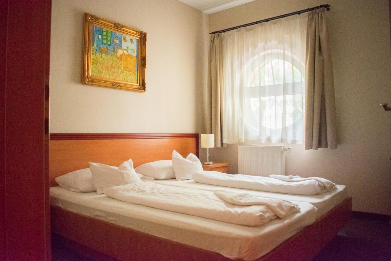 P4W Hotel Residence Szombathely Bagian luar foto